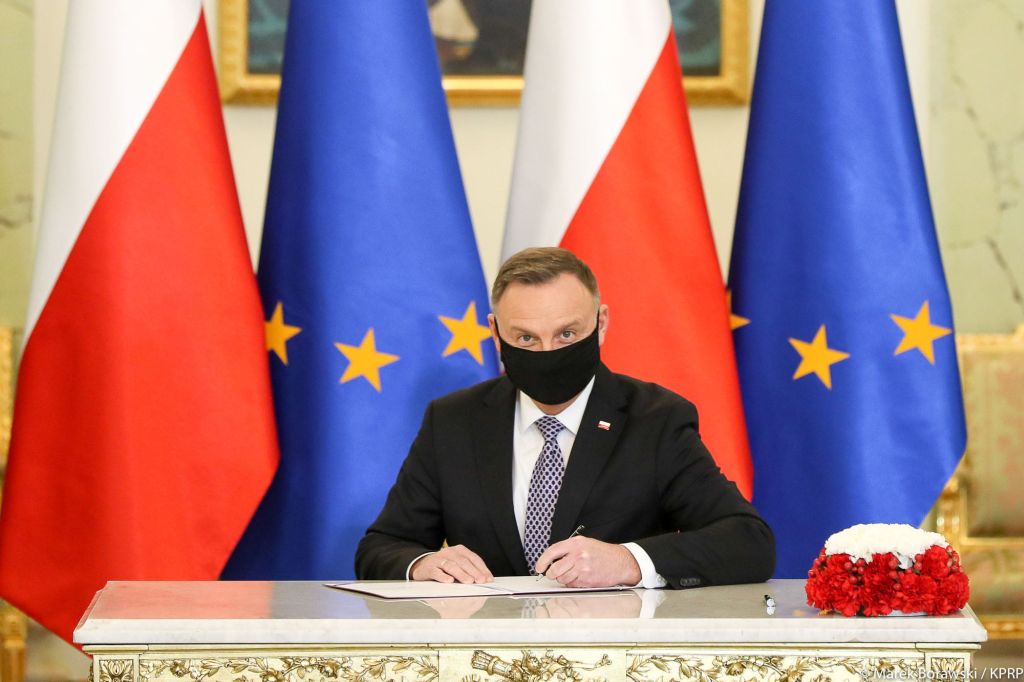 andrzej duda, sprzedaż państwowej ziemi, Zasoby Własności Rolnej Skarbu Państwa,