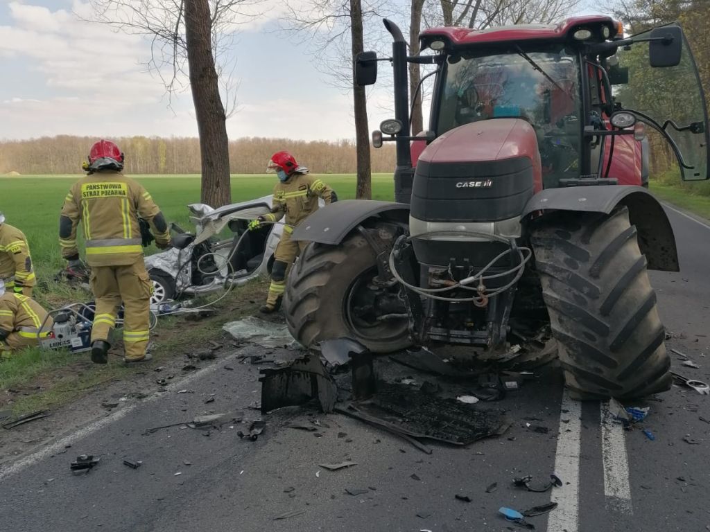 wypadki z udziałem ciągników rolniczych, wypadki na drogach, Ujazd, powiat grodziski, Kamil Sikorski