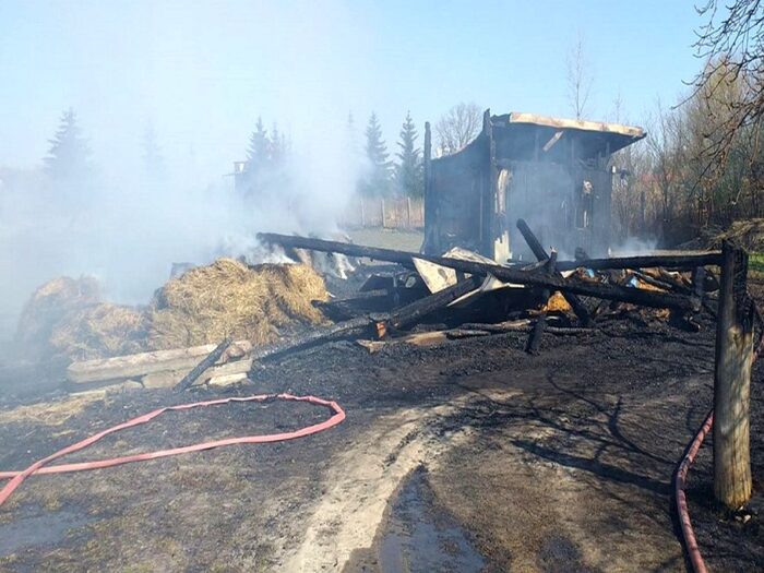 Suchodaniec, poiwiat strzelecki, zawalona stodoła