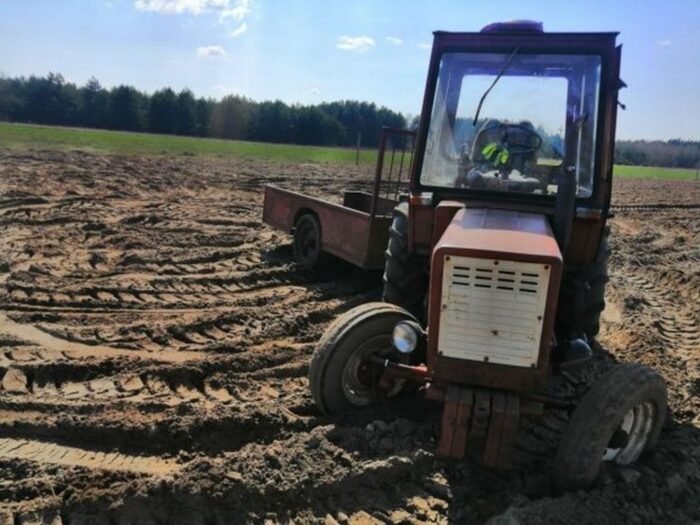 pożar traktora, pożar na polu, Jedlec, powiat pleszewski