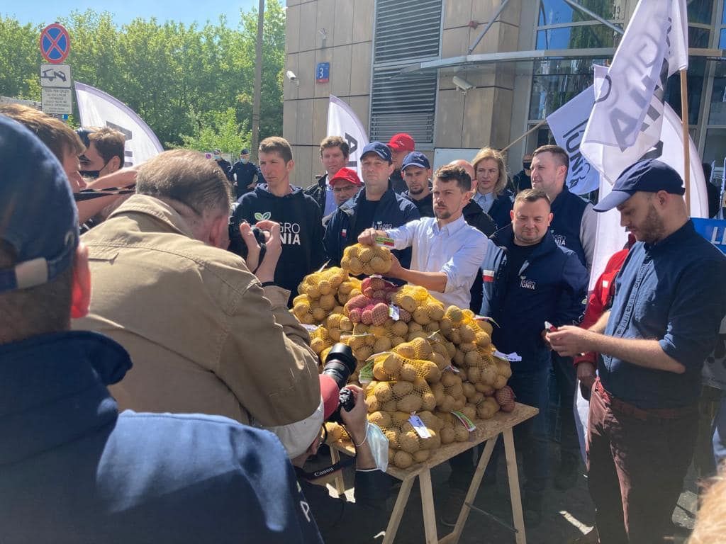 agrounia rozdała ziemniaki, michał kołodziejczak, Jan Śpiewak