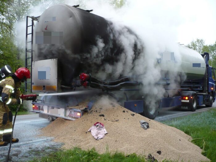 pożar ciężarówki z paszą, Stasinów, gmina Radzyń Podlaski, KP PSP Radzyń Podlaski