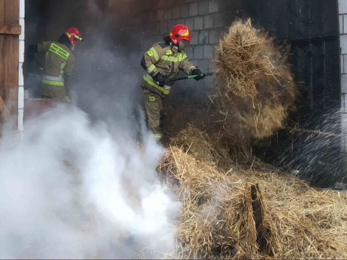 pożar gospodarstwa, świętokrzyskie, Kolonia Grzybów, straż pożarna, gowin, pomorze
