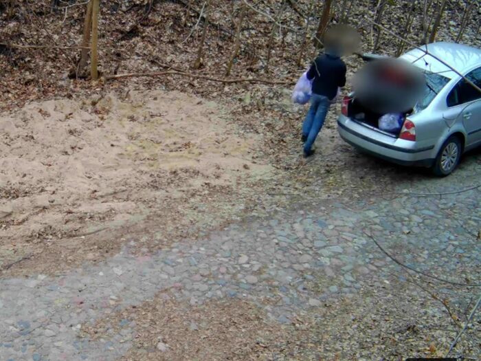 śmieci w lasach, fotopułapka, Nadleśnictwo Międzychód, Nadleśnictwo Kolbudy