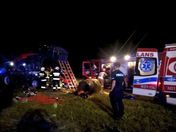 tragedia na polu, mężczyzna wciągnięty przez belarkę, Księży Lasek, powiat szczycieński