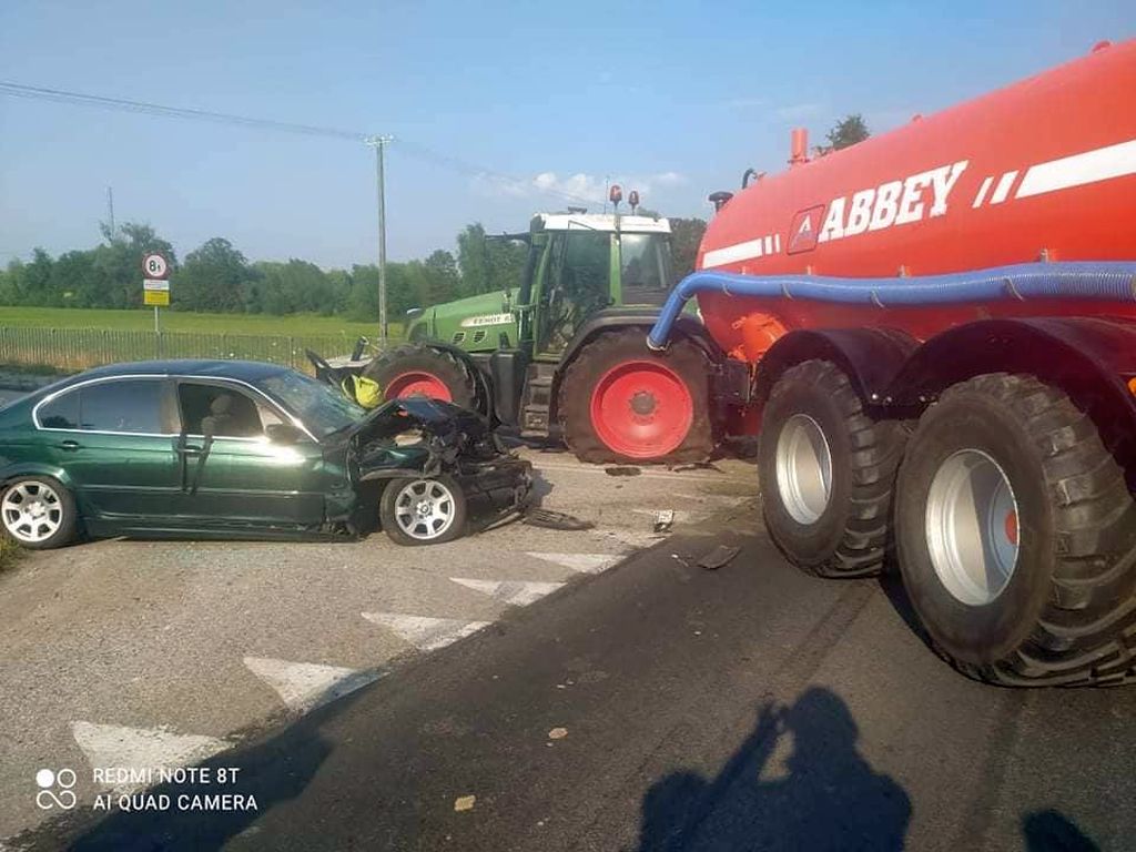 wypadek, bmw, ciągnik