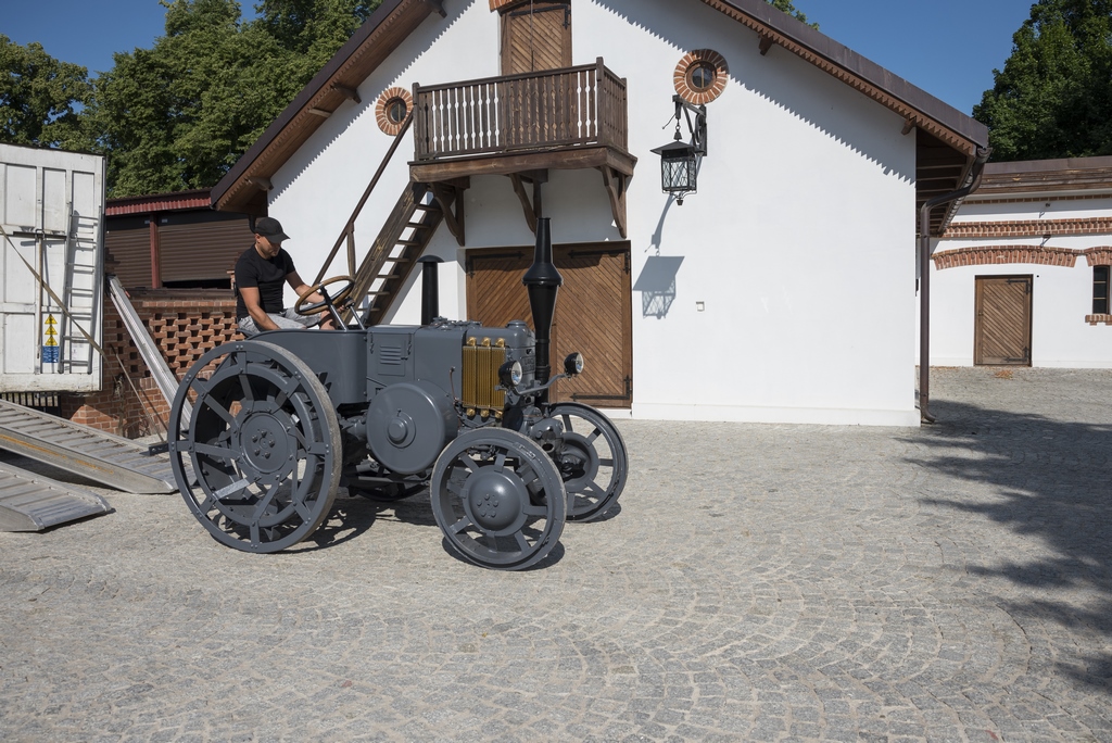 Muzeum Rolnictwa w Ciechanowcu, Hanomag AGR 38, Lanz Acker-Bulldog HN, Fordson E27N Major