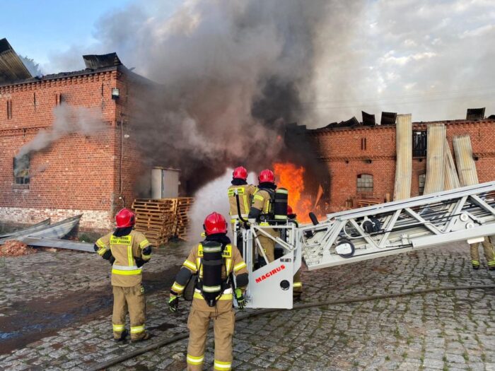pożar gospodarstwa, świętokrzyskie, Kolonia Grzybów, straż pożarna, gowin, pomorze