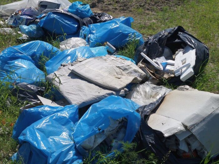 wyrucił śmieci na pole, gmina Brodnica, powiat średzki, Ewa Kasińska