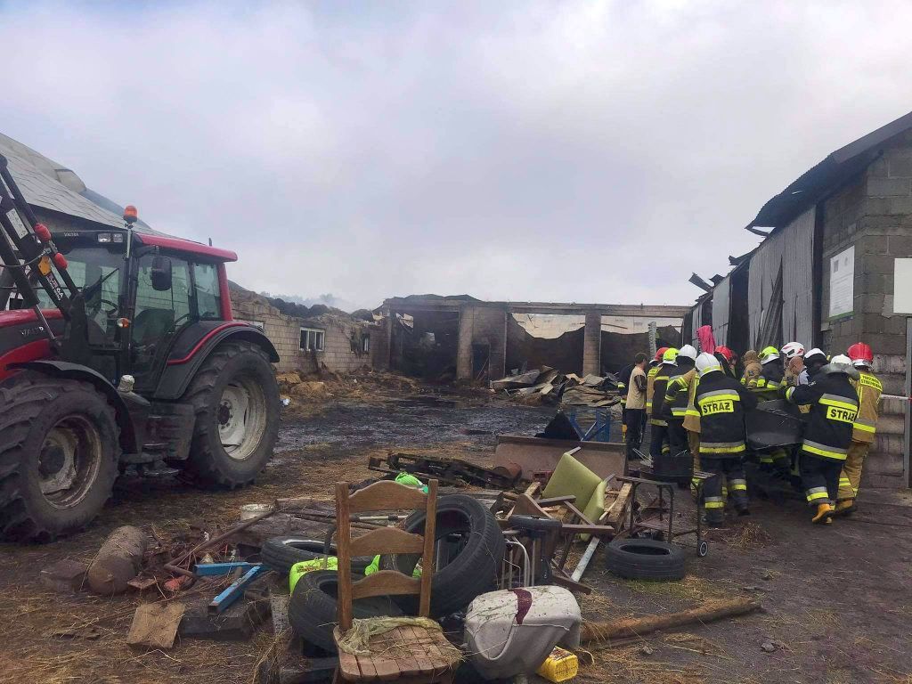 pożar, spalone gospodarstwo, jeziory