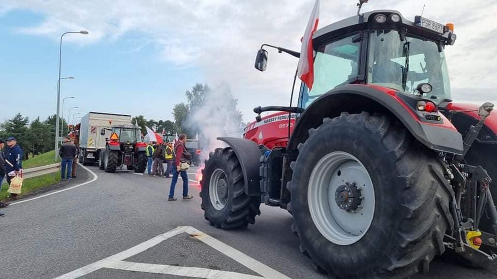 protest rolników w warszawie, siedziba pis, ustawa o ochronie zwierząt, agrounia