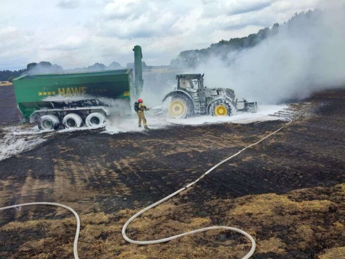 pożar, ciągnik, ściernisko, cieszyno