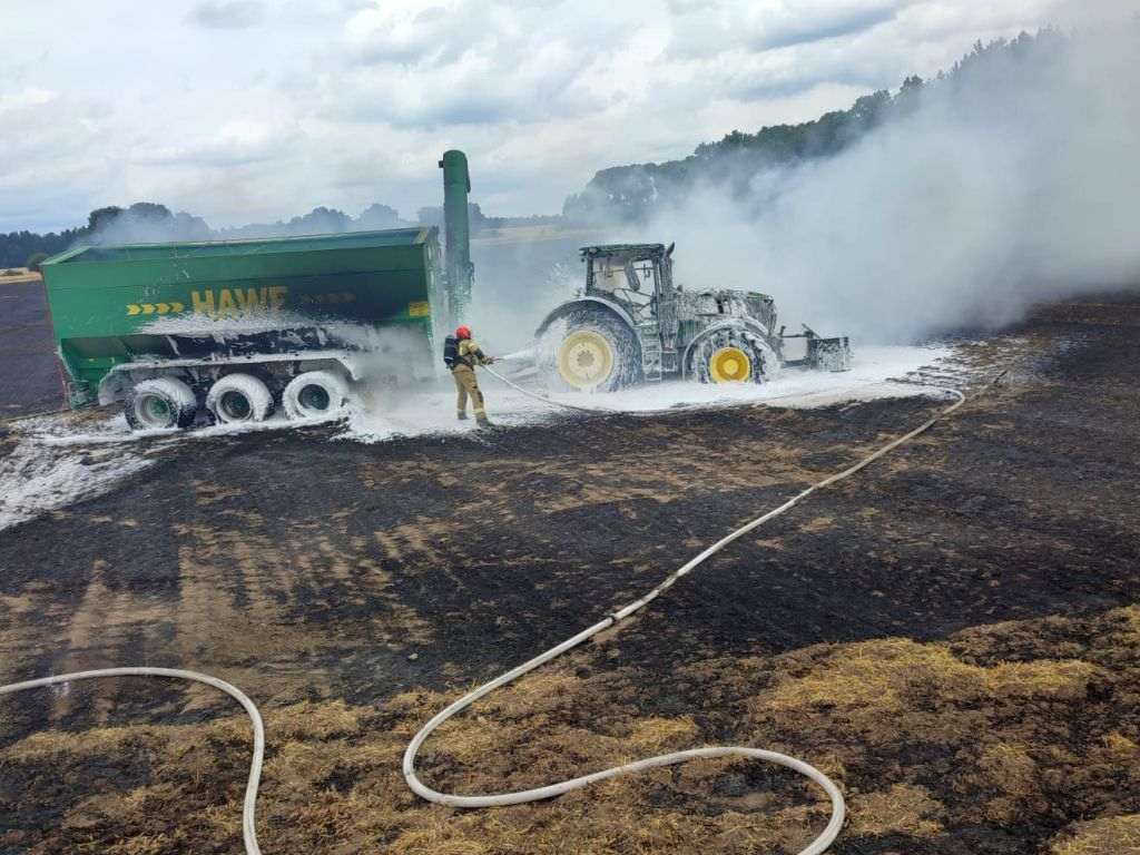 pożar, ciągnik, ściernisko, cieszyno