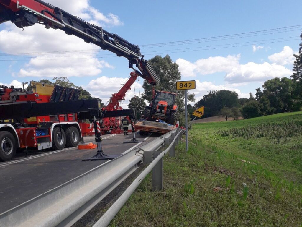 wypadek, kłody, drewno, ciągnik