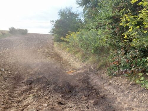 uszkodzony gazociąg na polu, Iwanowice Dworskie, powiat krakowski, prace polowe