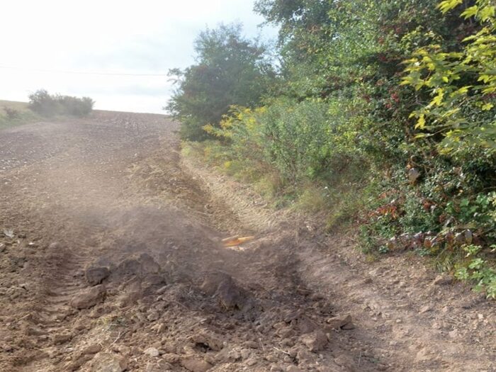 uszkodzony gazociąg na polu, Iwanowice Dworskie, powiat krakowski, prace polowe