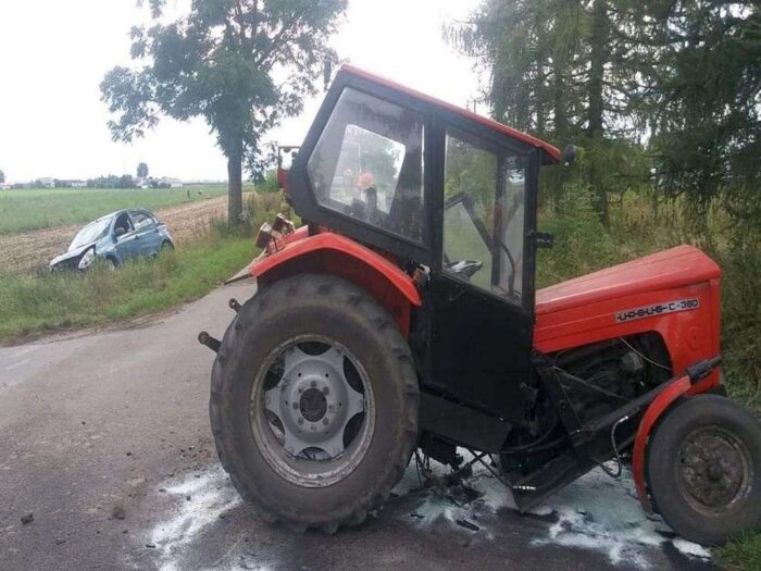 ciągnik, nissan, wypadek, wyprzedzanie