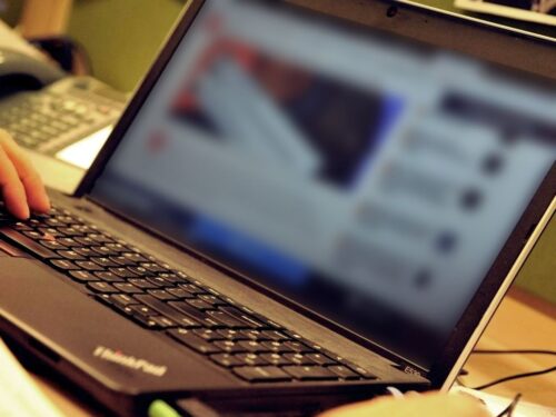 Sprzedaż komputerów osobistych, smartfony, tablety