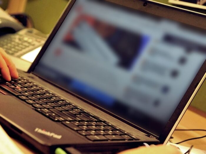 Sprzedaż komputerów osobistych, smartfony, tablety