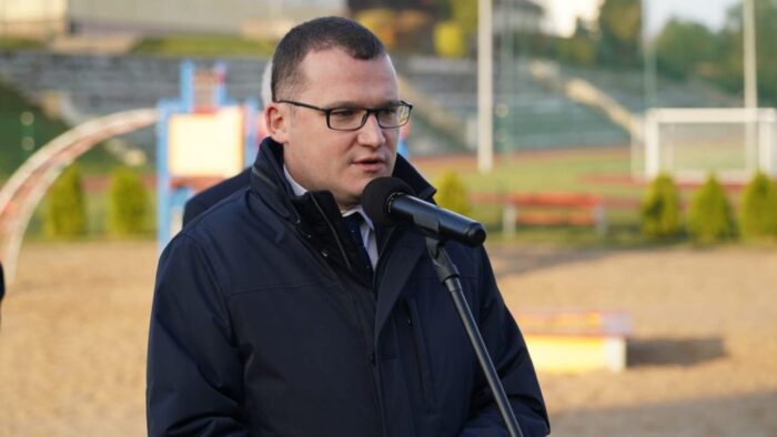 Paweł Szefernaker, zakup komputerów dla dzieci z popegeerowskich rodzin, Janusz Cieszyński