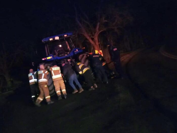 wyciek oleju w traktorze, powiat wołowski, Lubiąż