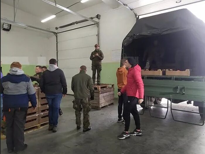 ZSCKR Sandomierz-Mokoszyn, jabłka dla żołnierzy, Alicja Szatan, Andrzej Brzozowski, Urszula Bąk