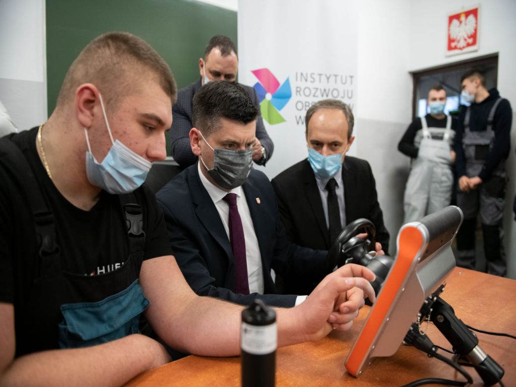 Zespół Szkół w Opatówku, nauka zawodu w szklarni, Zespół Szkół w Piotrkowicach Małych