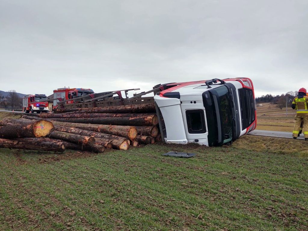 transport drewna, Łęka, powiat nowosądecki, OSP Łososina Dolna, KM PSP Nowy Sącz