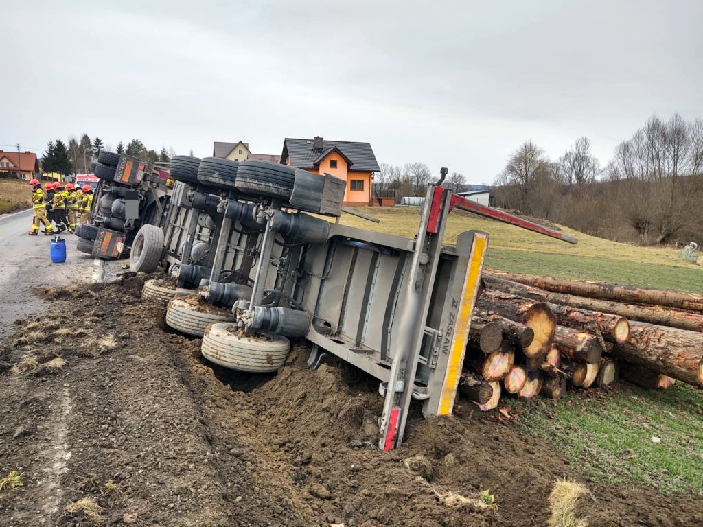 transport drewna, Łęka, powiat nowosądecki, OSP Łososina Dolna, KM PSP Nowy Sącz