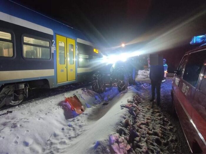 traktor zderzył się z pociągiem, Milówka, powiat żywieck