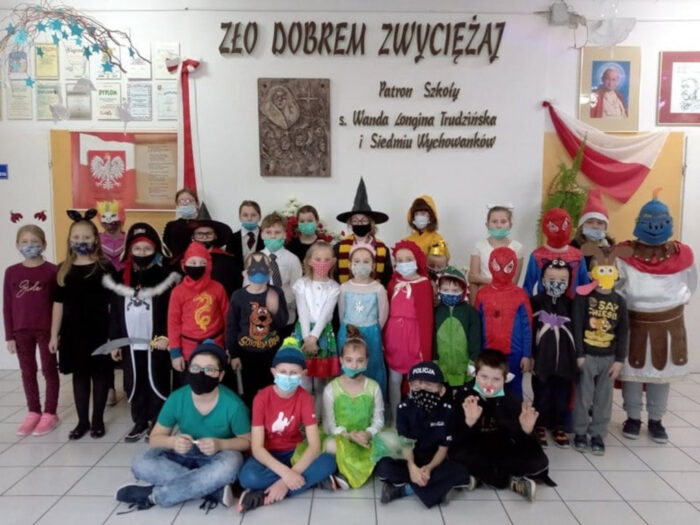 dzieci, szkoła podstawowa w Sahryniu