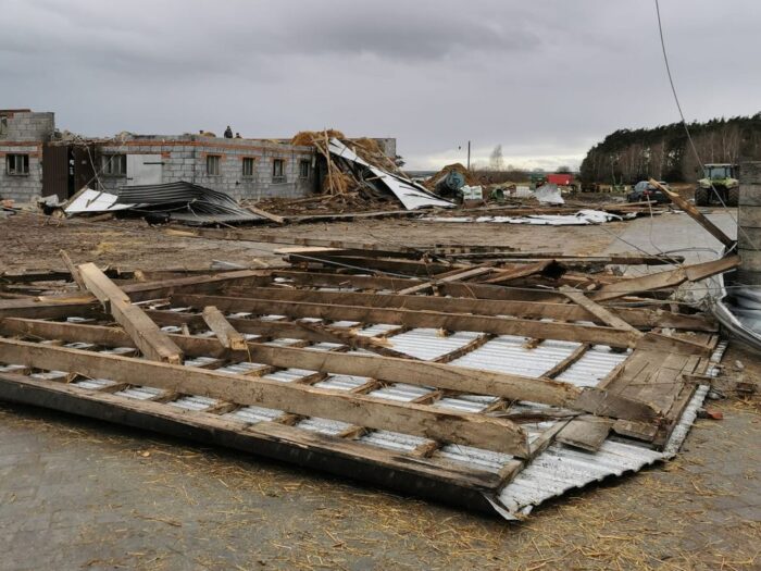 wichury przechodza przez POlskę, Orkan Dudley, straty w gospodarstwach, gmina Bielawy