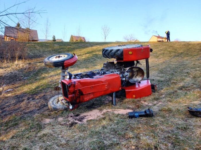 mężczyzna przygnieciony ciągnikiem, ładowacz do obornika, powiad nowosądecki, Jelna, Jasienna