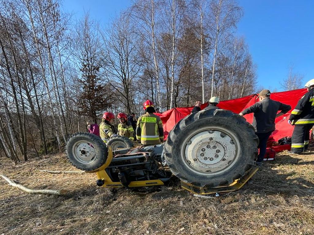 mężczyzna przygnieciony ciągnikiem, ładowacz do obornika, powiad nowosądecki, Jelna, Jasienna