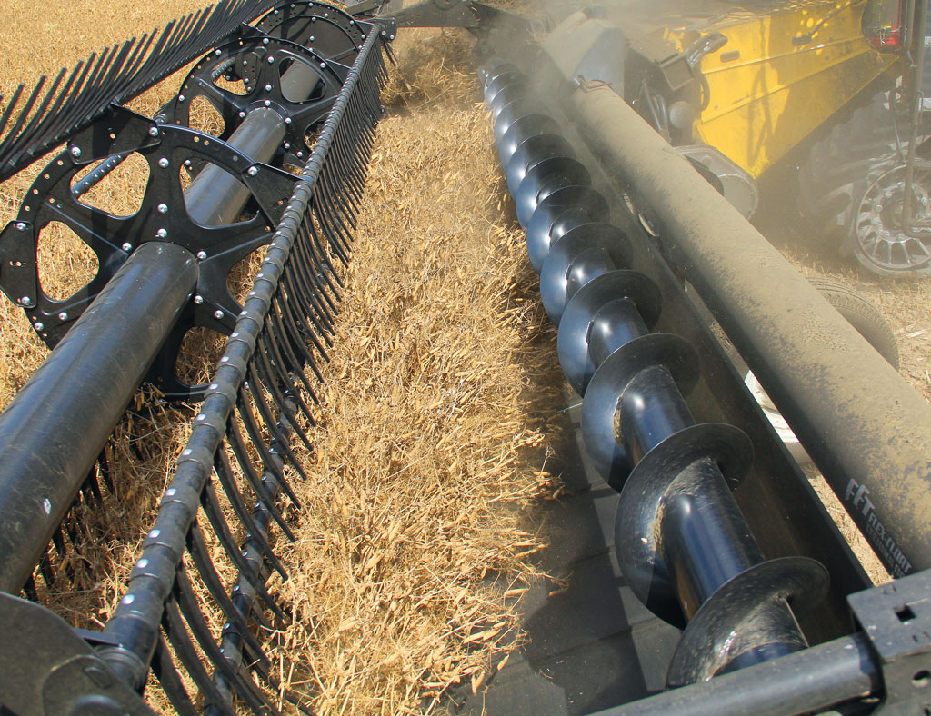 Taśmowy zespół żniwny MacDon FD140, zbiór grochu, RPT, Rolniczy Przegląd Techniczny