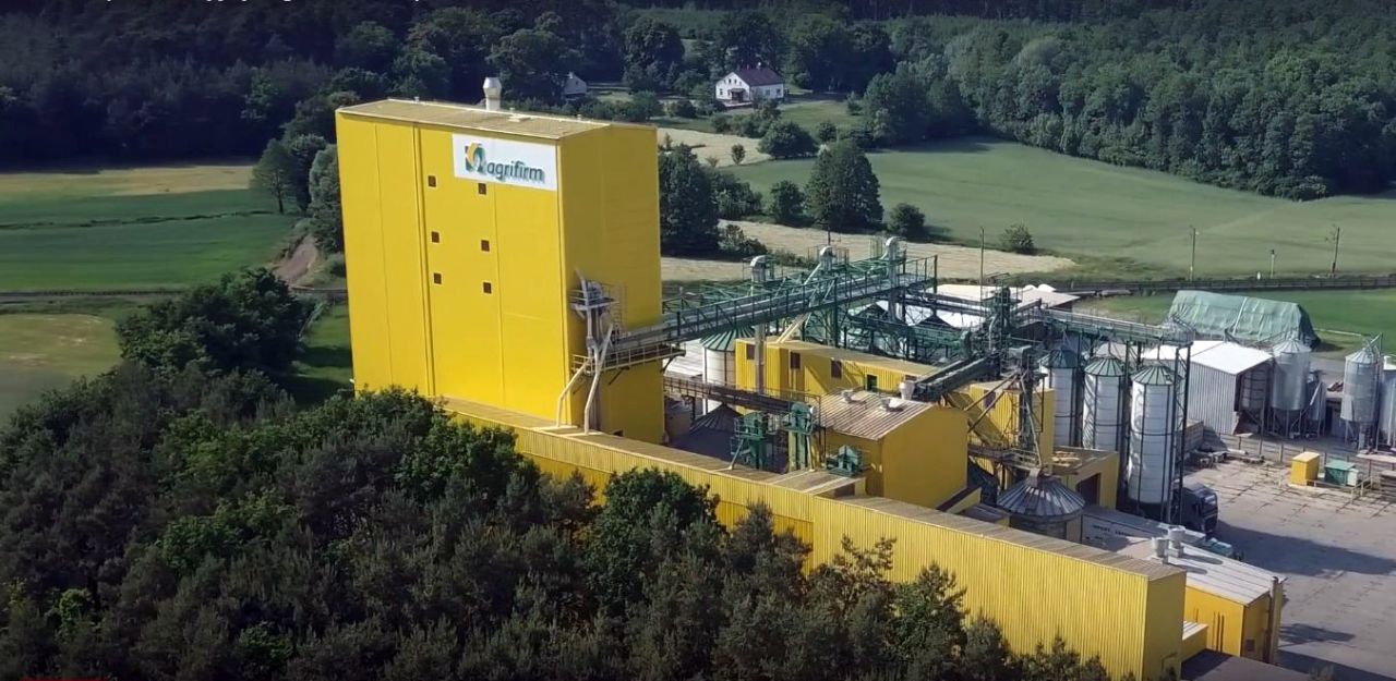 Agrifirm, Topola Wielka, zakład produkcyjny, wytwórnia pasz, silosy paszowe, soja GMO, kosze przyjęciowe, rozładunek aut