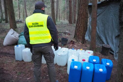 leśna bimbrownia, nielegalna produkcja alkoholu, gmina Gródek, Maciej Czarnecki