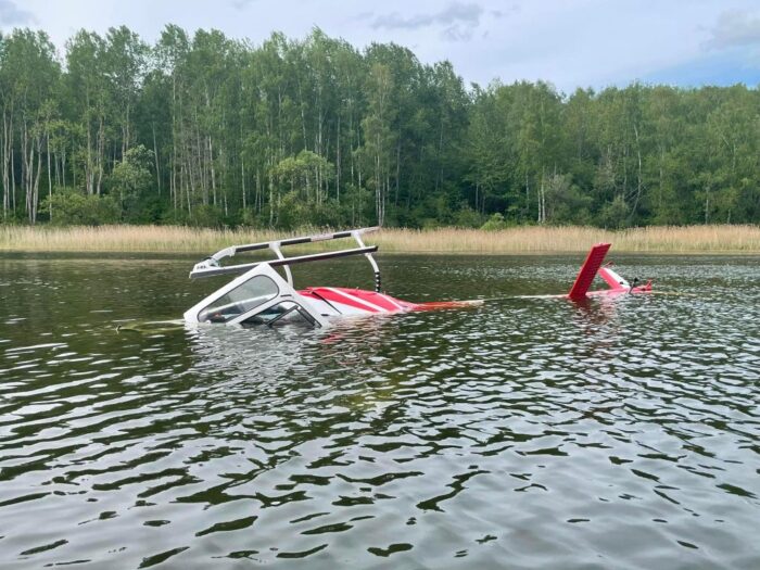 Śmigłowiec wpadł do jeziora, gaszenie pożaru lasu, Nadleśnictwo Świerklaniec, Jezioro Rogoźnickie
