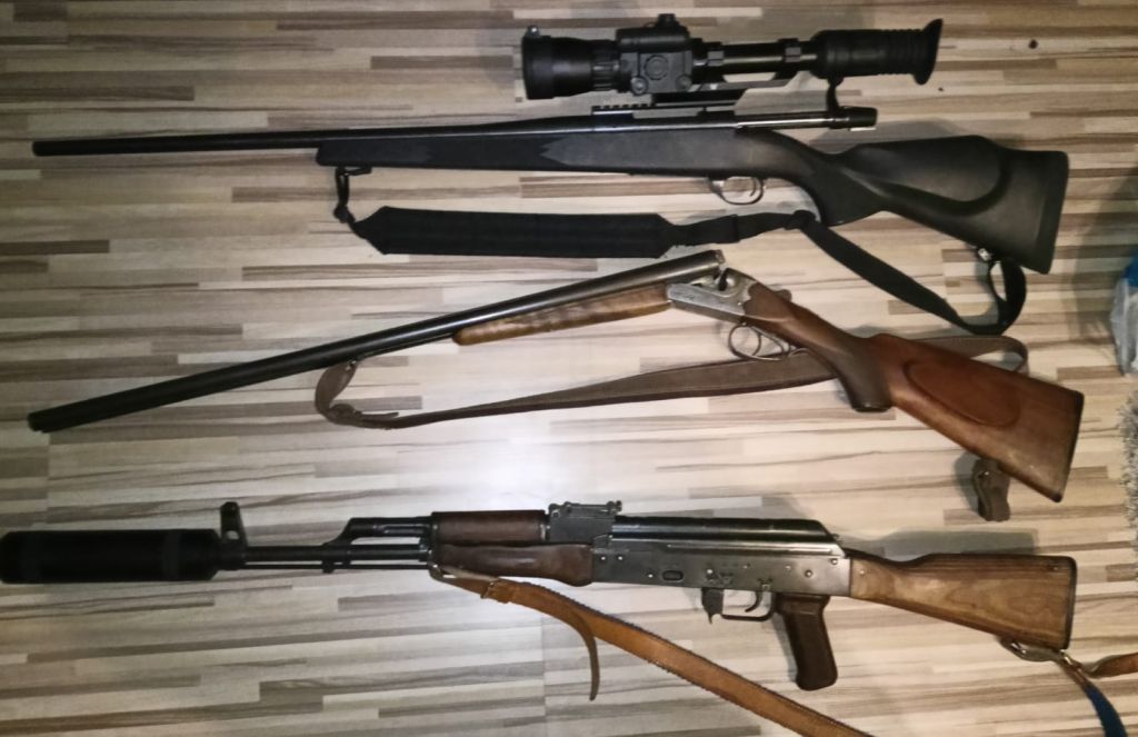 nielegalne posiadanie broni, gmina Mniów, Karol Macek, KMP Kielce