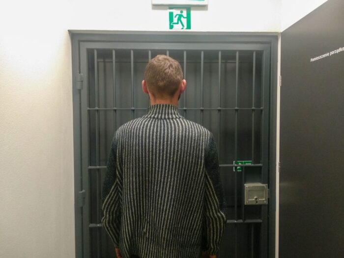 nielegalne posiadanie broni, gmina Mniów, Karol Macek, KMP Kielce