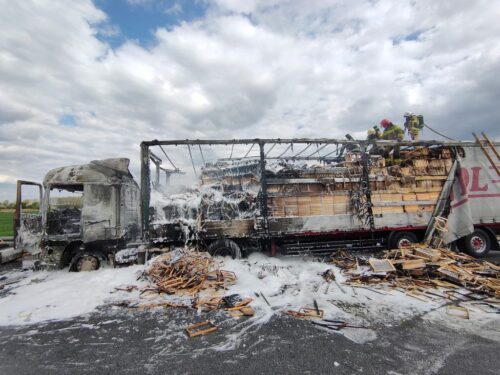 ramki i podkarmiaczki dla pszczół do uli, pożar ciężarówki, KP PSP Międzyrzecz