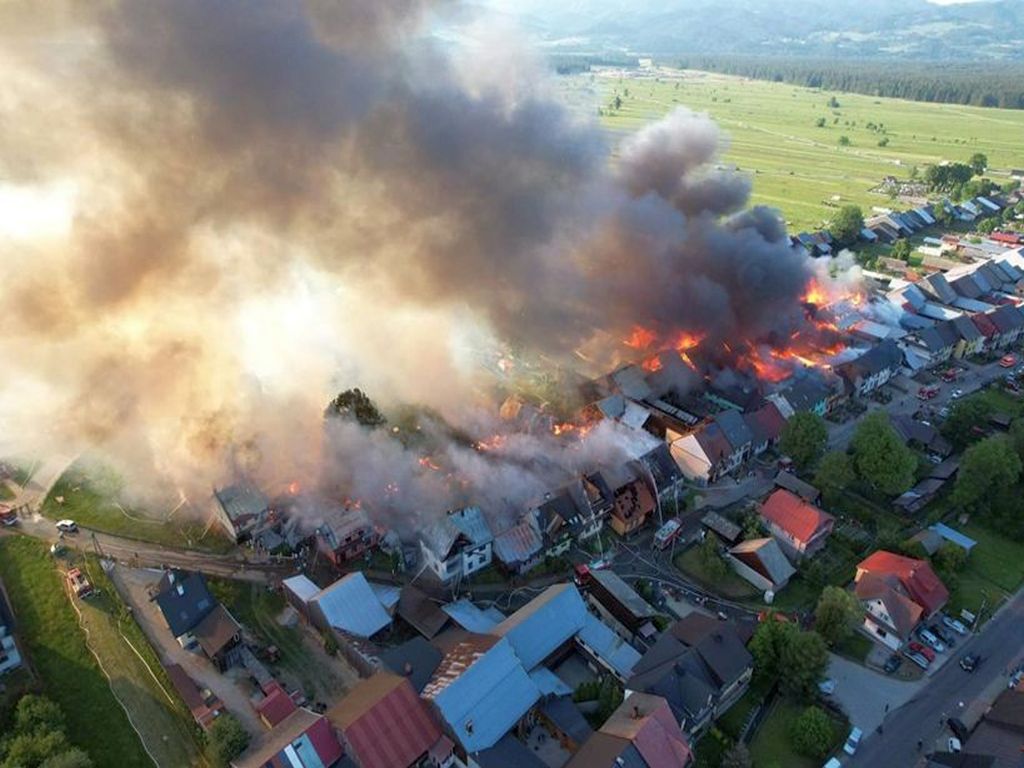 Nowa Biała, Prokuratura Okręgowa w Nowym Sączu, spalone płody rolne, maszyny rolnicze