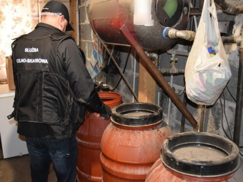 bimbrownia w gospodartwie, tuchów, powiat tarnowski, gmina Szumowo, kas