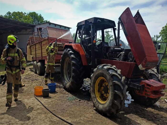 pożar ciągnika, Tuchomie, powiat bytowski, OSP w Tuchomiu