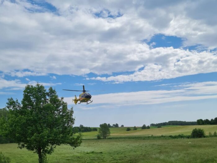 rowerzystka wjechała w prasę belującą, Zbrudzewo, Niesłabin, powiat śremski