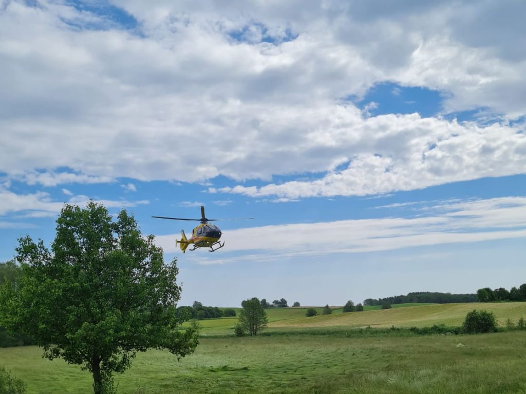rowerzystka wjechała w prasę belującą, Zbrudzewo, Niesłabin, powiat śremski