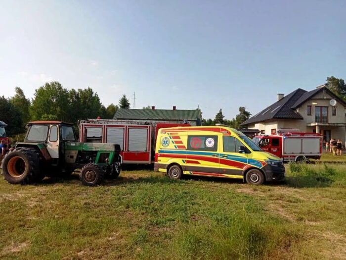 wypadek, ciągnik, karetka