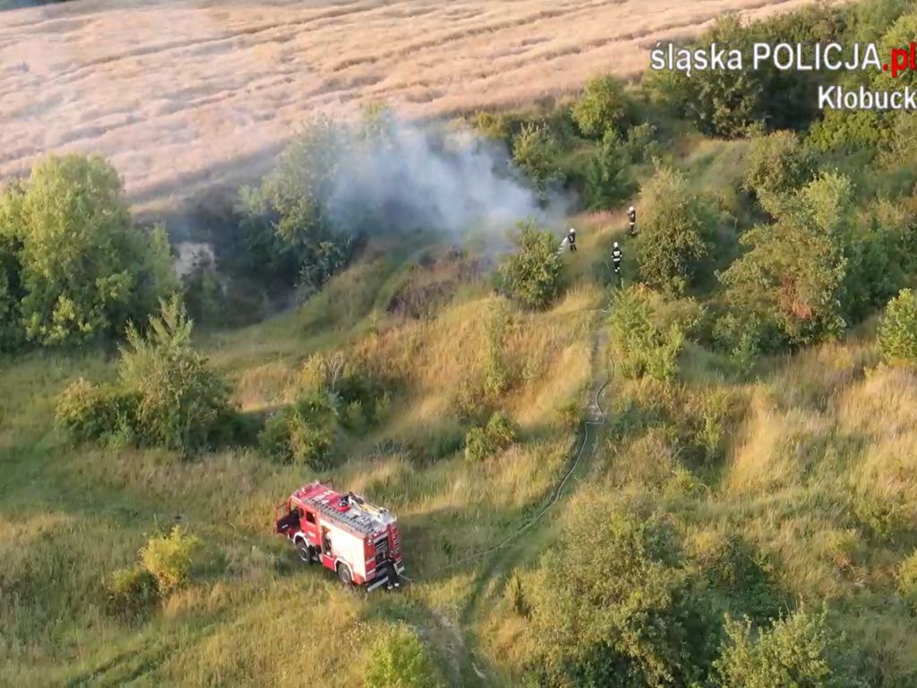 podpalenie traw, gmina Opatów, KPP Kłobuck, nastolatkowie wypatrzeni z drona