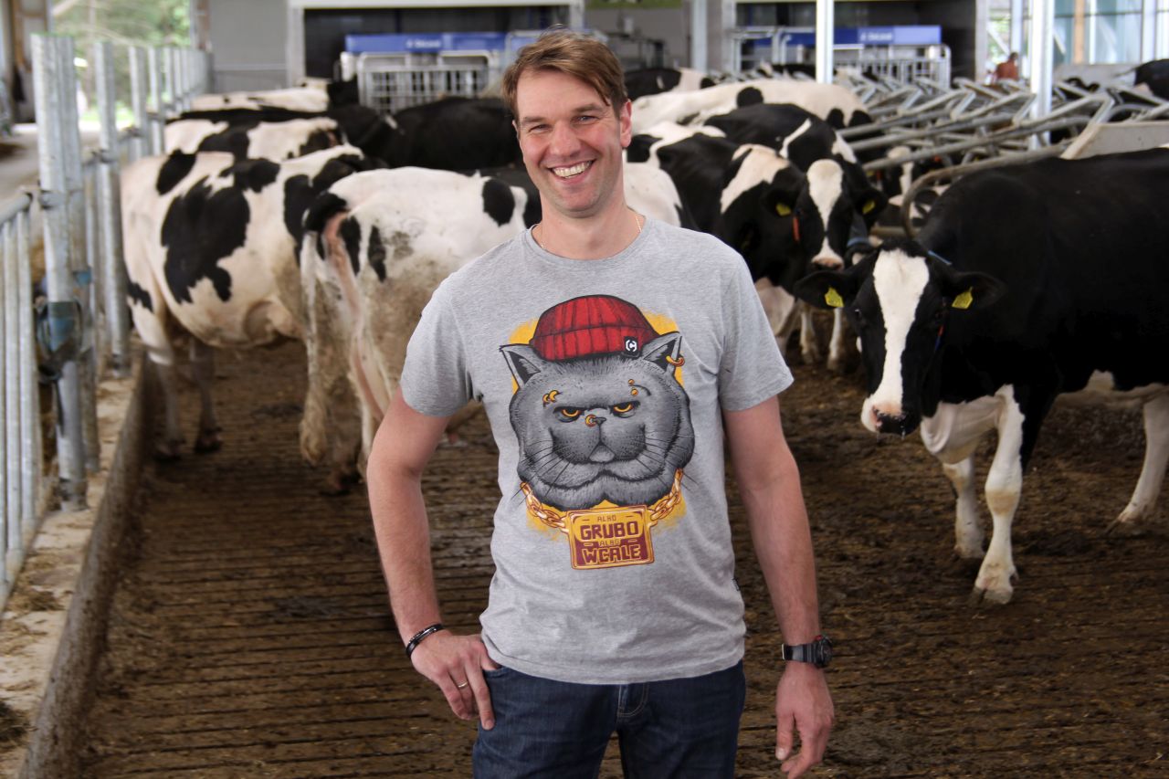 Tomasz Janas, krowy mleczne, produkcja mleka obora, roboty udojowej, DeLaval, Wolf System, mleko, PMR, kurtyny, jałówki