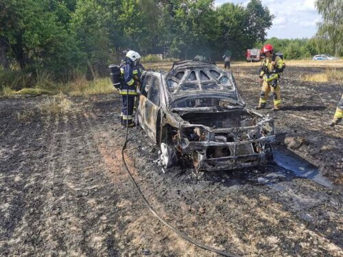 auto spłenęło na ściernisku, gmina Księżpol, powiat biłgorajski, pozar na polu